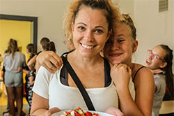 Lektor a herec Jan Šťastný při výuce s účastníky divadelního tábora www.divadelnitabor.eu